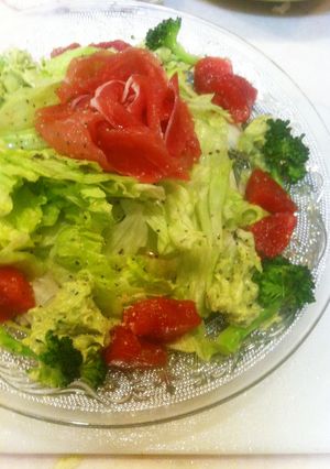 ゴマ香る♪生ハムとマグロのサラダ-レシピのメイン写真