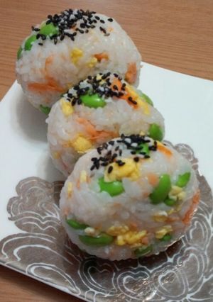 お弁当にも!春色おにぎり(*˘︶˘*)-レシピのメイン写真