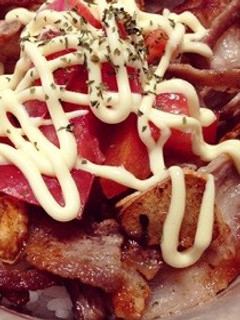 ガーリック豚マヨトマト丼-レシピのメイン写真