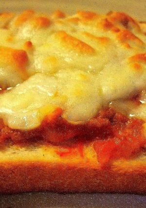とろ~りチーズのミートソースピザパン-レシピのメイン写真