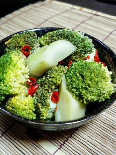 ブロッコリーのピリ辛にんにく風味の浅漬け-レシピのメイン写真