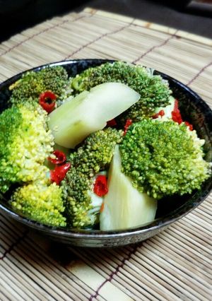 ブロッコリーのピリ辛にんにく風味の浅漬け-レシピのメイン写真
