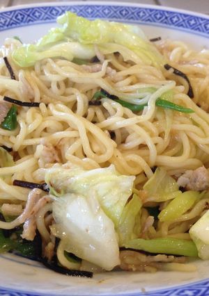 主婦の1人ランチ・しょう油麹焼きそば-レシピのメイン写真