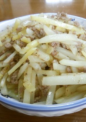 じゃがいもと挽き肉の炒めもの-レシピのメイン写真