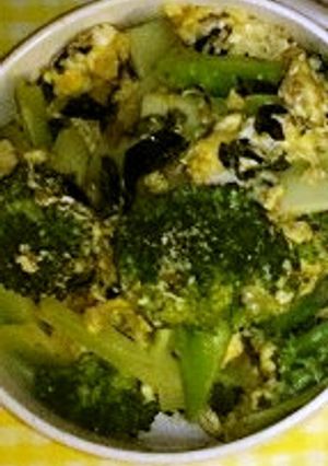 ブロッコリーとわかめの炒め物-レシピのメイン写真