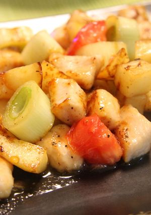 節約満腹☆コロコロ胸肉の塩じゃがトマト-レシピのメイン写真