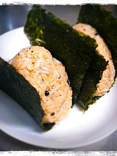 食べるラー油とちりめんのおにぎり-レシピのメイン写真