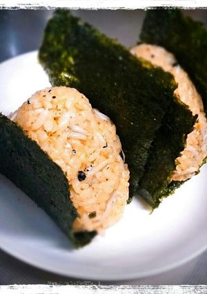 食べるラー油とちりめんのおにぎり-レシピのメイン写真