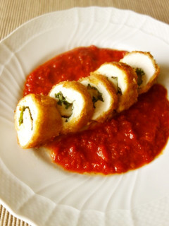 バジルチキンロールカツのトマトソース添え-レシピのメイン写真