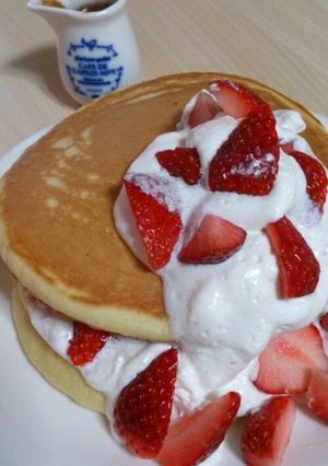 簡単♡苺 パンケーキ チョコソースがけ-レシピのメイン写真