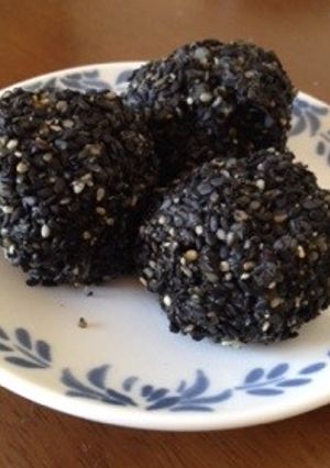 簡単♥︎美味しいモチモチごま団子-レシピのメイン写真