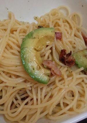 アボカドとカリカリベーコンのパスタ-レシピのメイン写真