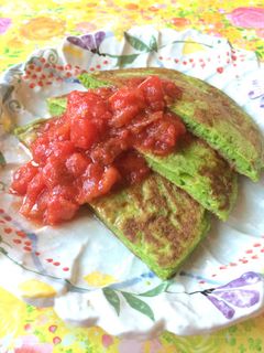 小松菜パンケーキ☆トマトソースがけ-レシピのメイン写真