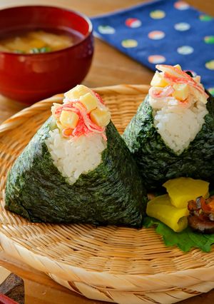 チーズとかにかまマヨおにぎり-レシピのメイン写真