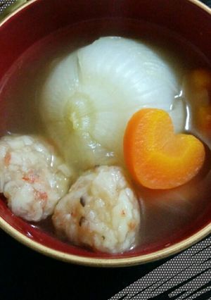 丸ごと玉葱とエビ団子のコンソメスープ-レシピのメイン写真