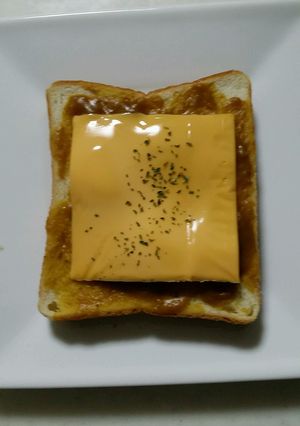 小腹が空いたら簡単カレーチーズトースト-レシピのメイン写真
