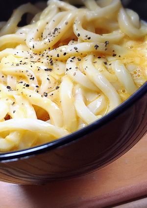 【簡単ランチ】とろ〜り☆チーズ釜玉うどん-レシピのメイン写真