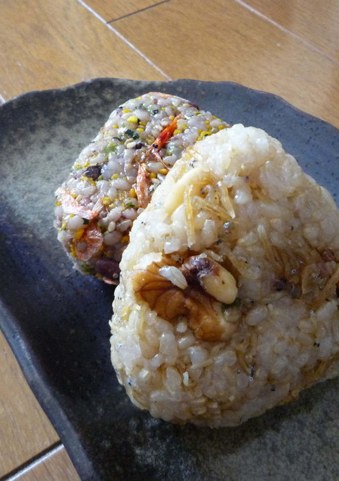 ちりめん山椒とくるみのおにぎり♪-レシピのメイン写真