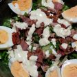 わさび菜とベーコンのシーザーサラダ