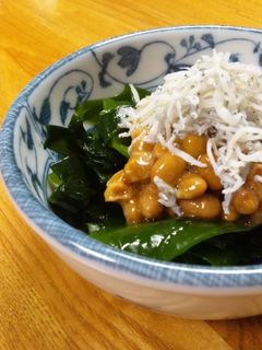 ワカメと納豆とじゃことごま油☆-レシピのメイン写真