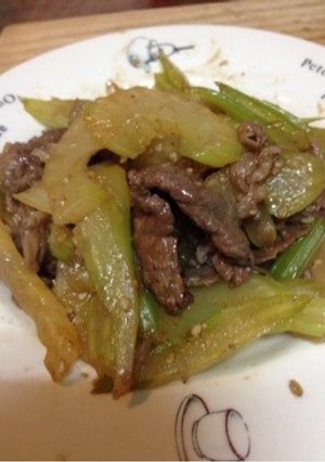 セロリと牛肉の炒め物-レシピのメイン写真
