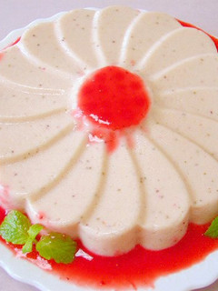 ふんわりやさしい♪苺のミルクゼリー-レシピのメイン写真