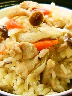 手軽に作れる♪鶏肉としめじの炊き込みご飯-レシピのメイン写真