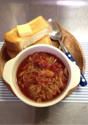 麺つゆだけで。もやしの食べるトマトスープ-レシピのメイン写真