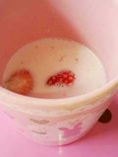 苺カルピス牛乳-レシピのメイン写真