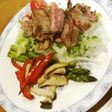 焼き野菜とステーキのサラダ