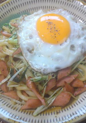 魚肉ソーセージは笹掻きで 焼きうどん-レシピのメイン写真