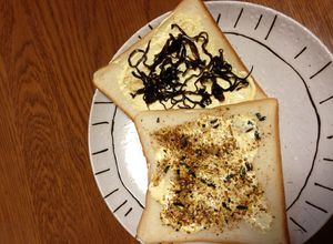 ふりかけや昆布の佃煮のせトースト-レシピのメイン写真