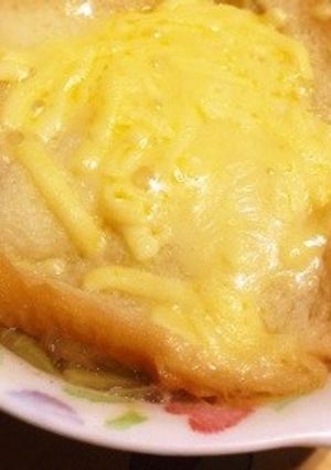 食パンで簡単オニオングラタンスープ-レシピのメイン写真