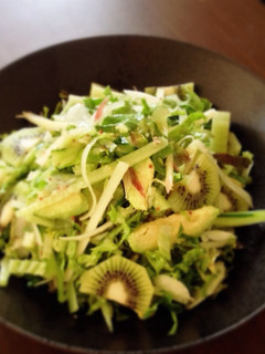 簡単!絶品!キュウイと野菜のサラダ..*-レシピのメイン写真