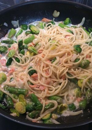 サーモンと芽キャベツのクリームパスタ-レシピのメイン写真