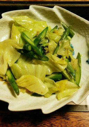 キャベツとアスパラのニンニク塩炒め-レシピのメイン写真