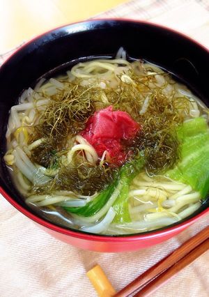 お昼にいかが！焼きそば麺で作る梅らーめん-レシピのメイン写真