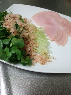 おつまみに★ハムかいわれ-レシピのメイン写真