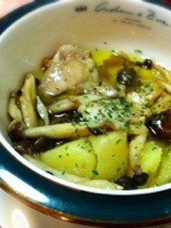 鶏もも肉とじゃがいものアヒージョ-レシピのメイン写真