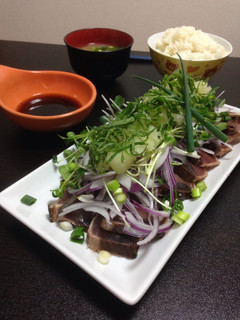 カツオのたたきの食べ方♡薬味たっぷりで-レシピのメイン写真