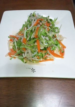 カニカマ伴三絲+水菜サラダ〜園の給食-レシピのメイン写真