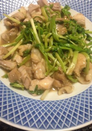 セリと鶏もも肉の炒めもの-レシピのメイン写真