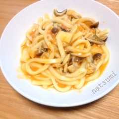 รูปของ キノコのトマトクリームうどん