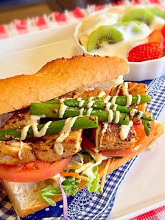 アスパラとグリルチキンのバケットサンド-レシピのメイン写真