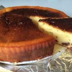 รูปของ スライスチーズとHMのレーズン入りケーキ
