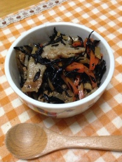 常備菜にも!ひじきとコマ肉の煮物-レシピのメイン写真