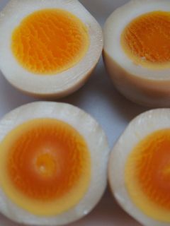 ゆで卵は糸で切りましょう♪-レシピのメイン写真
