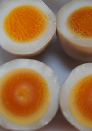 ゆで卵は糸で切りましょう♪-レシピのメイン写真