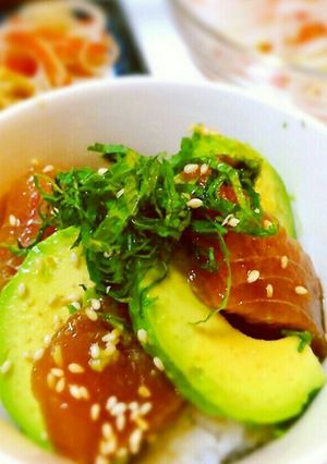 マグロとアボカドこく旨漬丼-レシピのメイン写真