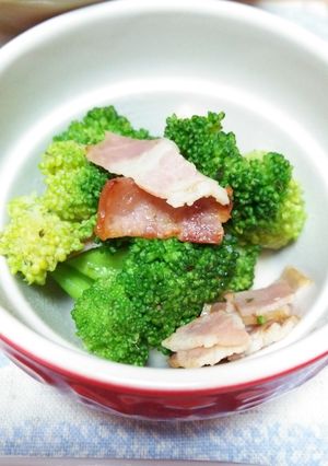 ブロッコリーとベーコンの炒めもの-レシピのメイン写真